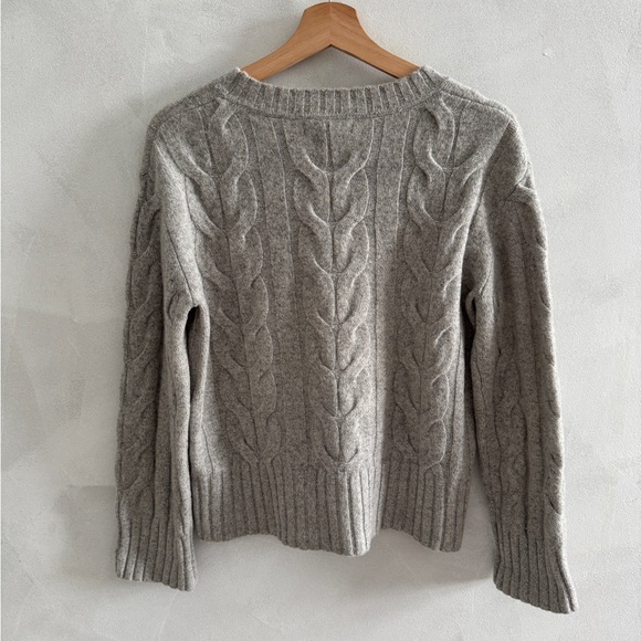 Banana Republic - Light Gray Cable Knit Sweater - Size XS - Picture 5 of 5